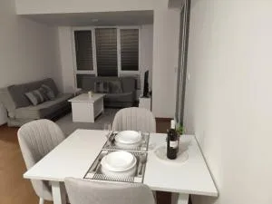 Miha apartment - Petrovec