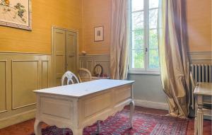 Maisons de vacances Beautiful Home In Saint-Ambroix : photos des chambres