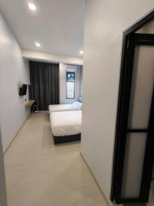Room 2 U Hostel & Guest House