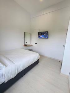 Room 2 U Hostel & Guest House