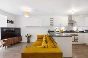 Pristine house near Dartford Station with Free Parking and Study - Crayford