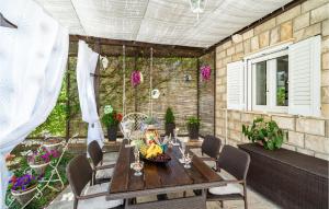 1 Bedroom Amazing Home In Komolac