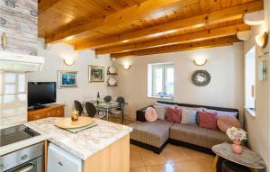 1 Bedroom Amazing Home In Komolac