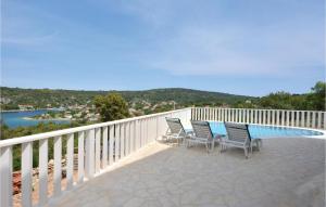 Four-Bedroom Holiday Home Drvenik Veliki With Sea View 05