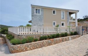 Four-Bedroom Holiday Home Drvenik Veliki With Sea View 05