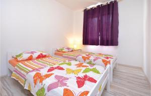 Four-Bedroom Holiday Home Drvenik Veliki With Sea View 05