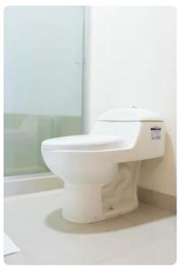 Lux 2 BR apartment, swimming pool, gym and free parking spot in downtown Monterrey