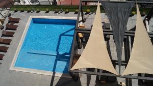 Lux 2 BR apartment, swimming pool, gym and free parking spot in downtown Monterrey