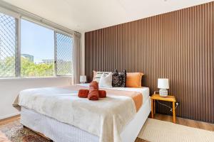 Mid Century Pad 1Bed 1Bath 1Car 10 mins to CBD