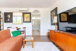 Mid Century Pad 1Bed 1Bath 1Car 10 mins to CBD