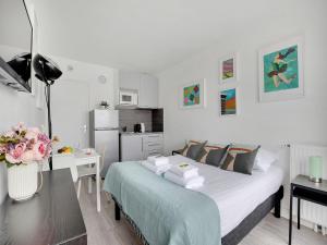 Bright studio with balcony - 2P- Eiffel Tower view