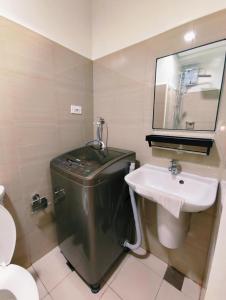 Shore 2 Tower 3 Modern Loft Near Mall of Asia