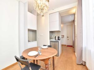 Perle rare Triangle d'Or Great Studio with Terrace - BAIL MOBILITE - 4-Sterne-Hotels in Paris