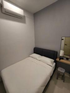 Room 2 U Hostel & Guest House