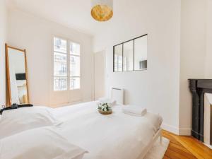 Flat with balcony 1BDR 2P - Batignolles