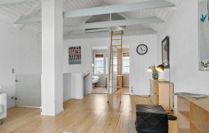 Awesome Home In Ebeltoft With Wifi