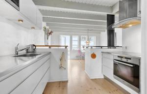 Awesome Home In Ebeltoft With Wifi