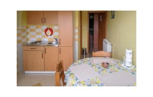 1 Bedroom Beautiful Apartment In Vrbnik 