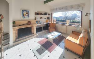 Pet Friendly Home In Cruzy