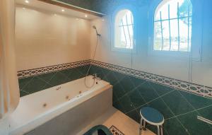 Maisons de vacances Pet Friendly Home In Cruzy : photos des chambres