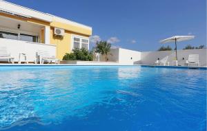 3 Bedroom Amazing Home In Podgradina