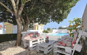 3 Bedroom Amazing Home In Podgradina 