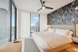 Stunning Lux 2 Bed 2 Bath with Panoramic View from Balcony