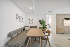 Stunning Lux 2 Bed 2 Bath with Panoramic View from Balcony