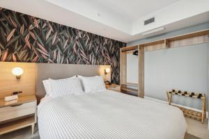 Stunning Lux 2 Bed 2 Bath with Panoramic View from Balcony