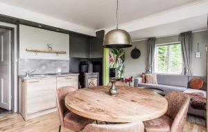 3 Bedroom Awesome Home In Stöllet