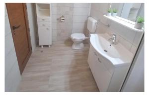 2 Bedroom Awesome Apartment In Bibinje