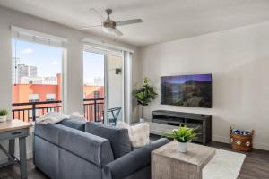 Boutique 1BR near Convention Center - Pool,Htub,Gym