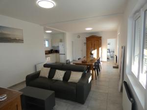 Maisons de vacances Maison conviviale a 500m de la plage, animaux admis, terrasse et WiFi - FR-1-540-307 : photos des chambres