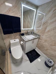 Stylish Studio With Jacuzzi