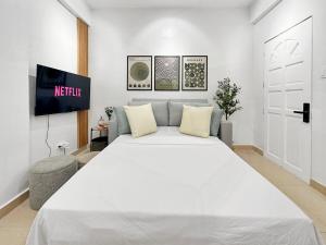 Family Apartment By The Beach with Kitchen Netflix Station 3 Beachfront