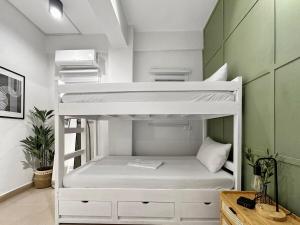 Family Apartment By The Beach with Kitchen Netflix Station 3 Beachfront