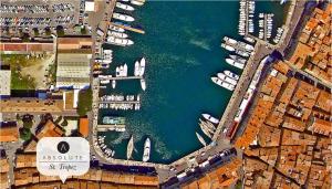 Steps from the Port! Chic 2-Bed in the Heart of Saint-Tropez