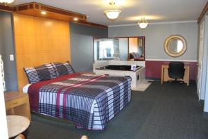 King Room with Spa Bath Non Smoking room in Liberty Inn