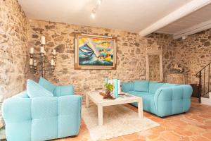 Steps from the Port! Chic 2-Bed in the Heart of Saint-Tropez