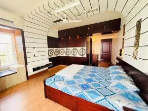 Lake View Castle - Trippapur