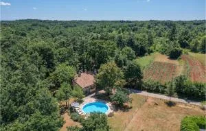 Gorgeous Home In Pazin With Kitchen - Batlug