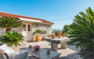 Gorgeous Home In Ravni With Wifi