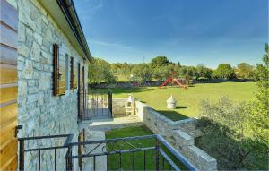 Cozy Apartment In Rakalj With Wifi