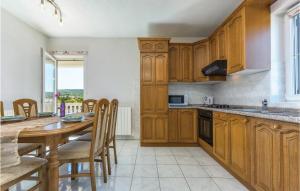 Stunning Home In Kapelica With Wifi