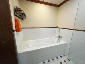 Guava Home 109 - Studio in City Center