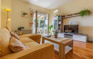 2 Bedroom Gorgeous Apartment In Pula 
