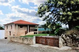 Charming House in Parada + Fireplace - 维米欧索