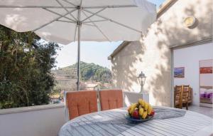 Cozy Apartment In Zuljana With Wifi