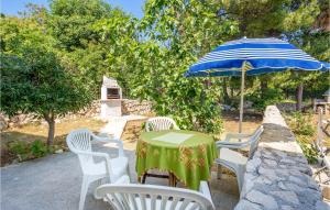 2 Bedroom Cozy Apartment In Potocnica