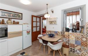 Gorgeous Apartment In Blace With Wifi 